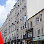 Le Montmartre Saint Pierre Paris