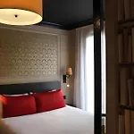 Le Montmartre Saint Pierre Parigi