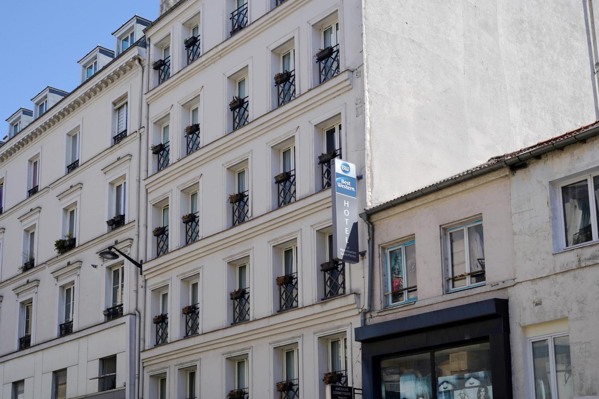 Le Montmartre Saint Pierre Paris