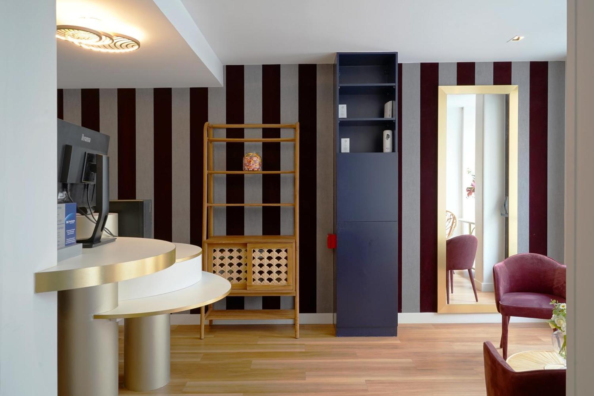 Le Montmartre Saint Pierre Hotel