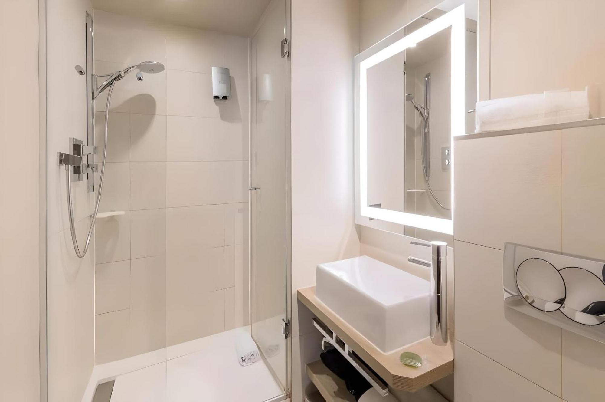 Hotel Le Montmartre Saint Pierre